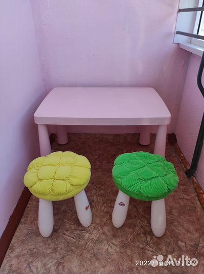 Детский стол и 2 стула икеа