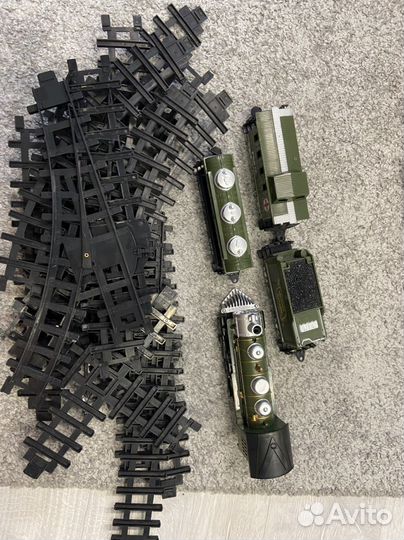 Железная дорога с поездом