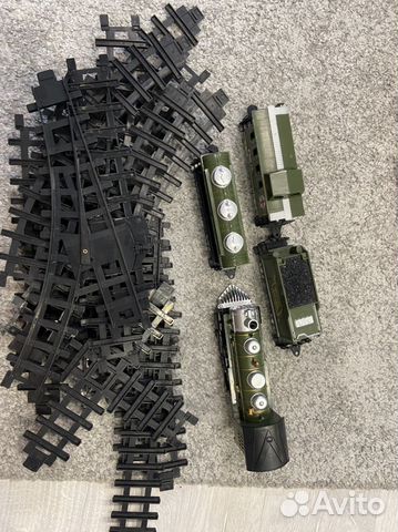 Железная дорога с поездом