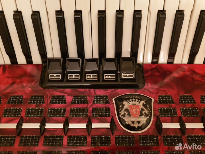 Аккордеон Royal Standard Meteor. Лот 3