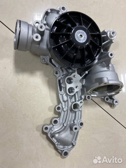 Насос водяной Mersedes Benz