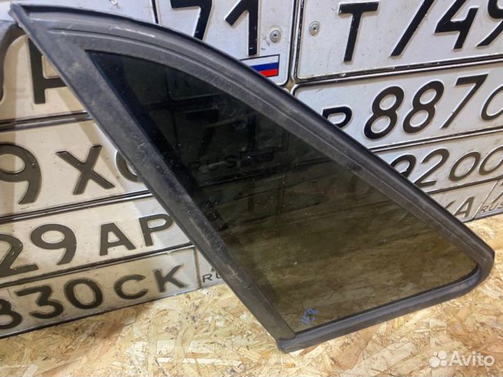 Задние глухие стекла Volkswagen Passat B3 1.8