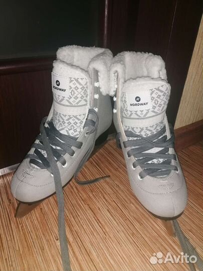 Коньки фигурные женские