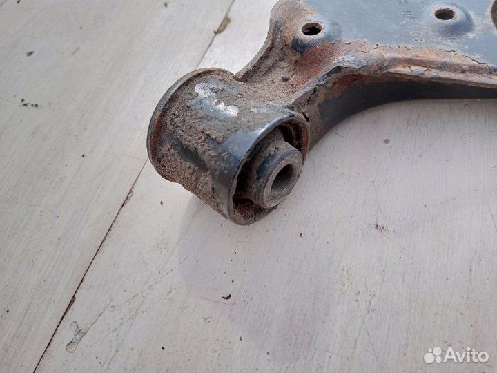 Рычаг верхний передний правый Nissan Pathfinder