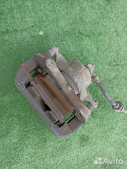 Тормозной суппорт передний правый Chevrolet Cruze