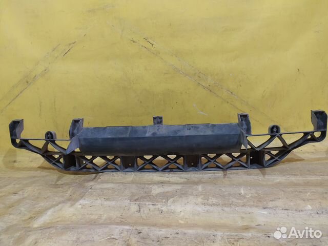 Направляющая заднего бампера audi Q7 4L