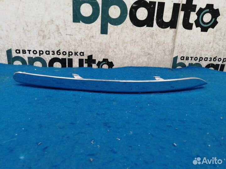 Молдинг переднего бампера правый 86582-3U000 Kia