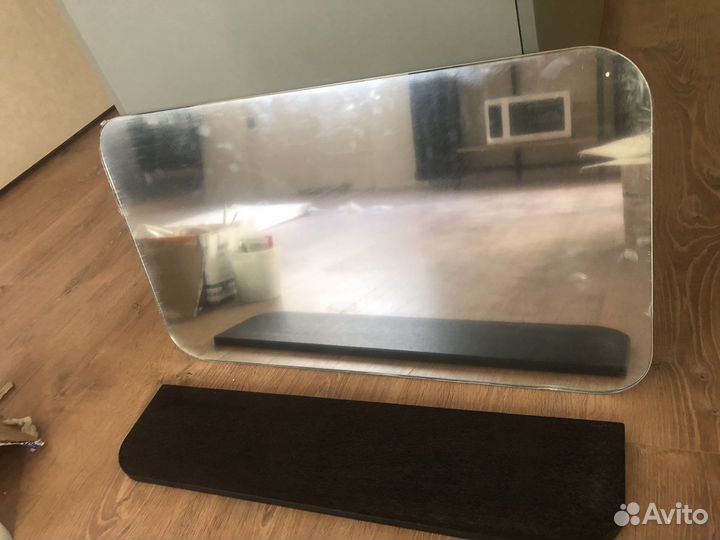 Зеркало для ванной с полочкой