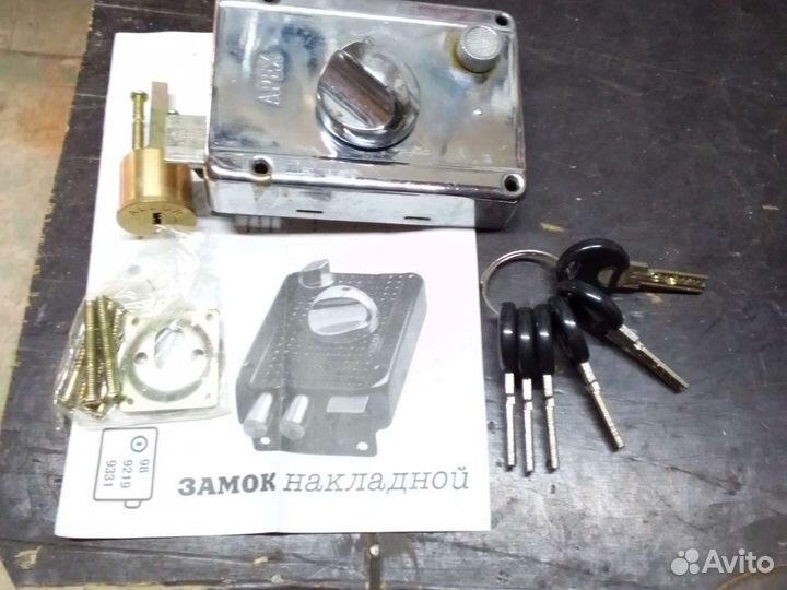 Замок дверной накладной