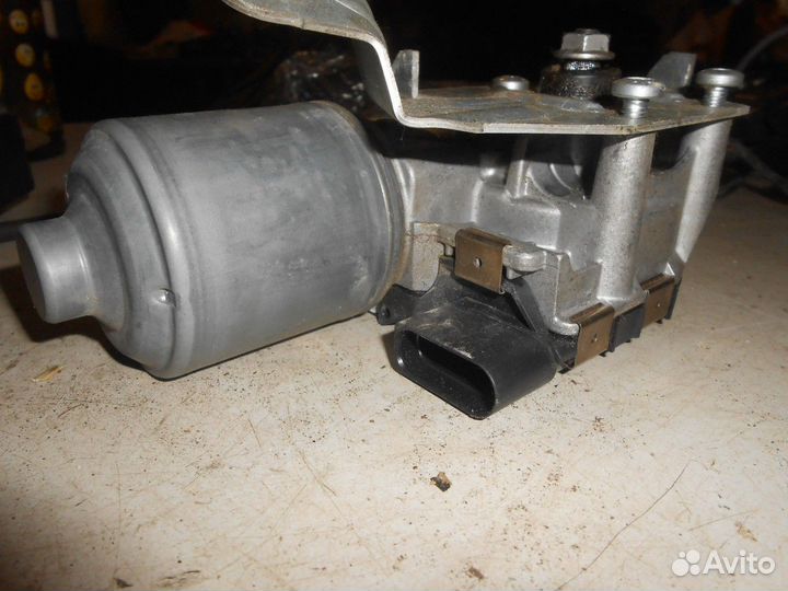 Моторчик стеклоочистителя передний