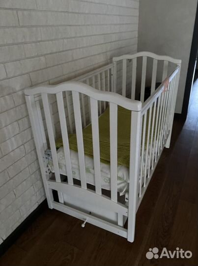 Детская кроватка с матрасом