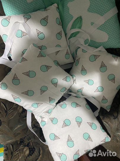 Бортики в кроватку, 12 штук, подушки в кроватку