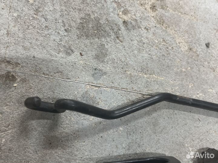 Держатель(упор)капота Ford Fusion 1.4