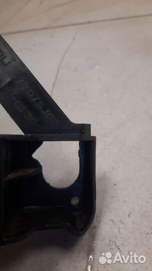 Кронштейн переднего бампера Subaru Forester