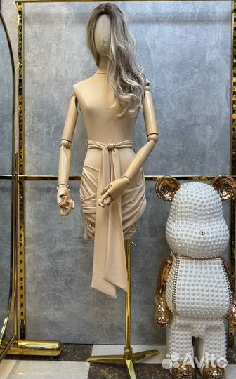 Платье со шлейфом