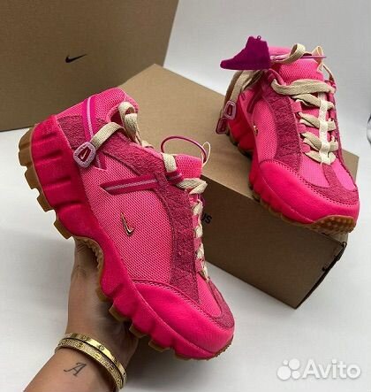 Кроссовки женские