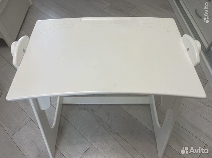 Продаю детский стол со стульями