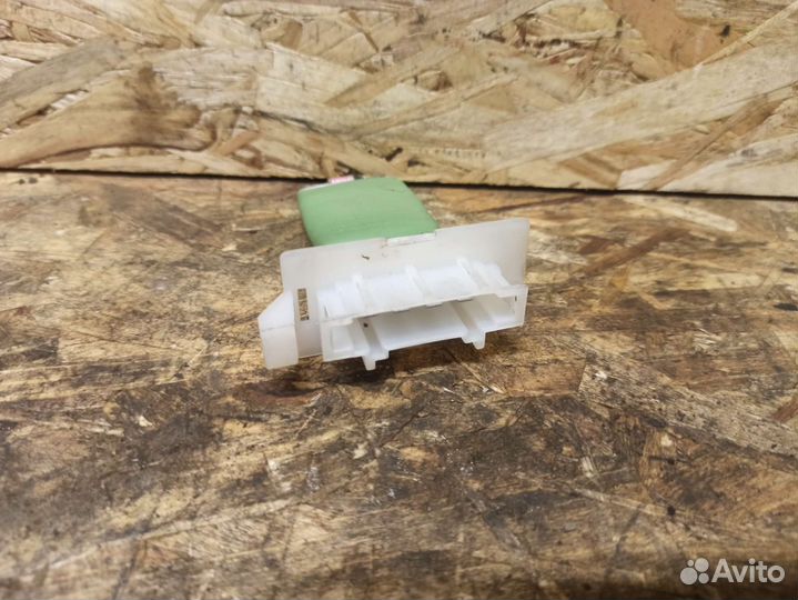 Резистор печки Renault Logan 1