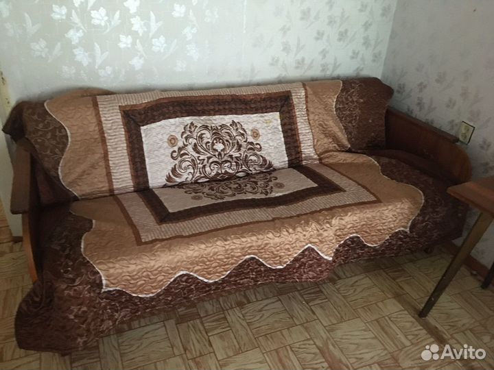 Диван