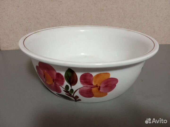Фарфоровая салатница СССР