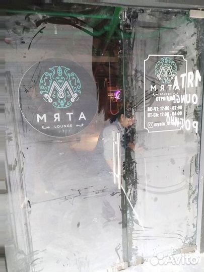 Стеклянные двери на заказ