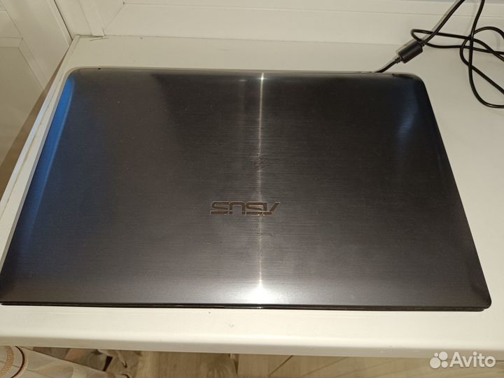 Ноутбук asus