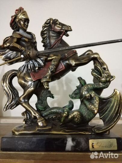 Бронзовая статуэтки