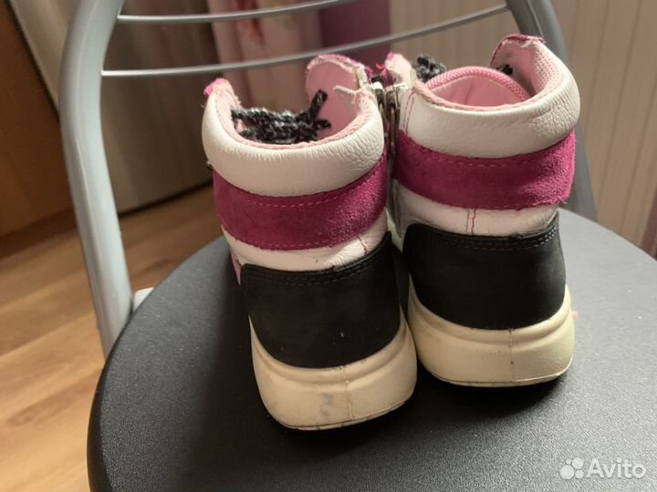 Кроссовки для девочки