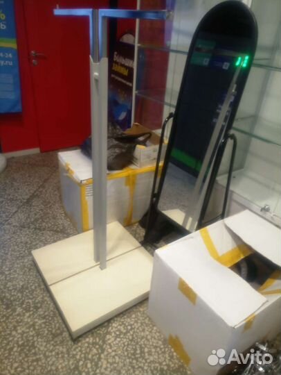 Вешало напольное