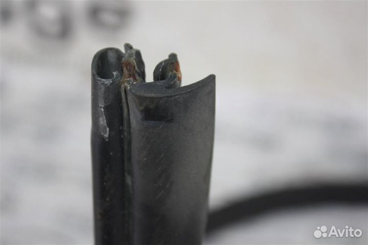 Уплотнитель кузова передней левой двери Mazda 6 GG