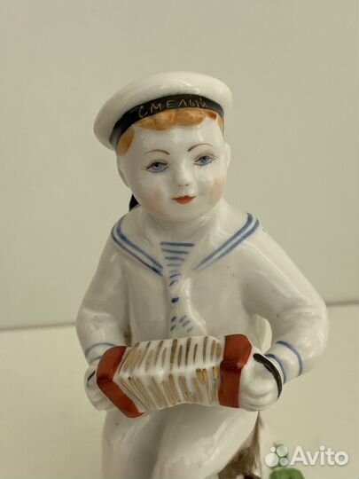 Фарфоровая статуэтка СССР антиквариат Морячек лфз