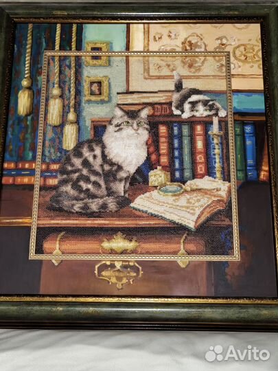 Картина вышитая крестом в рамке