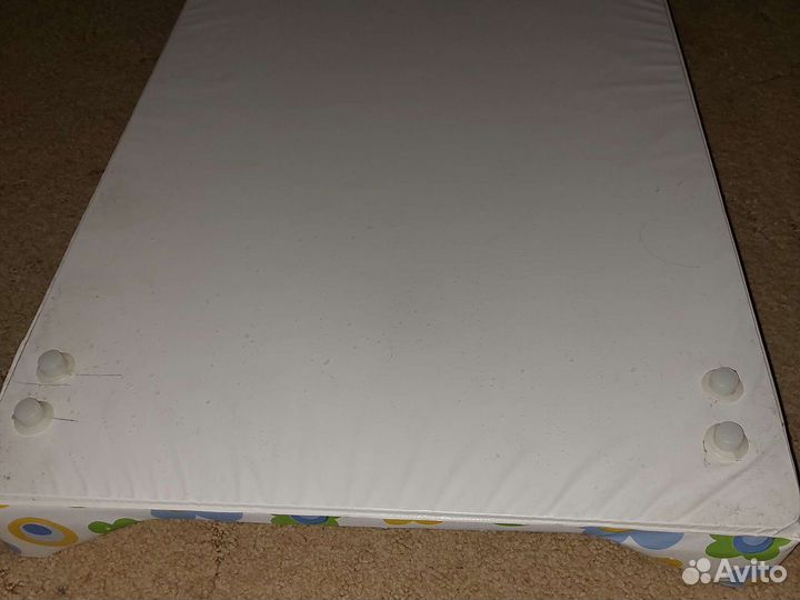 Пеленальная доска на кроватку