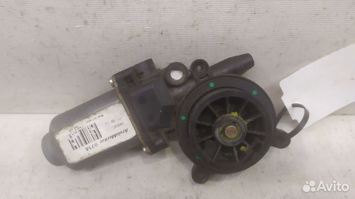 Мотор стеклоподъемника передний правый Nissan