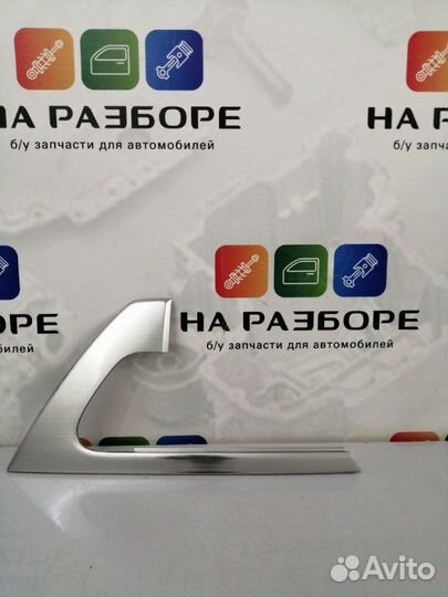 Накладка двери внутренняя передняя левая Toyota