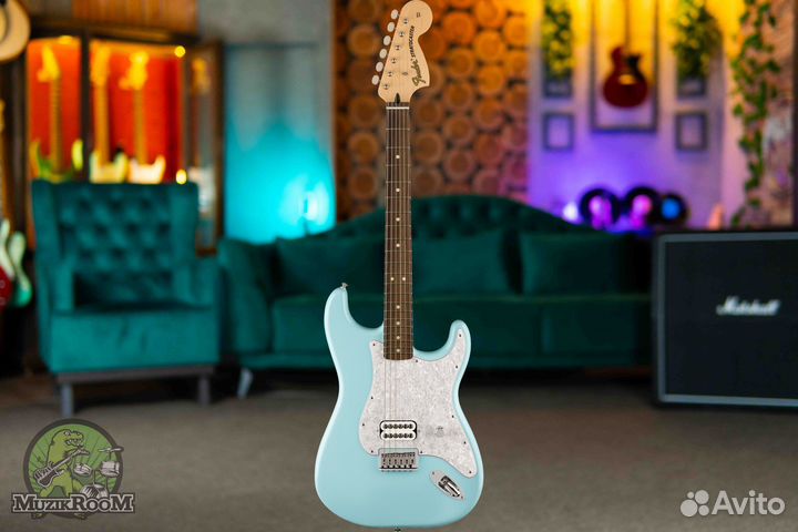 Fender Tom Delonge Strat RW Daphne Blue