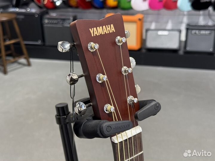 Акустическая гитара yamaha