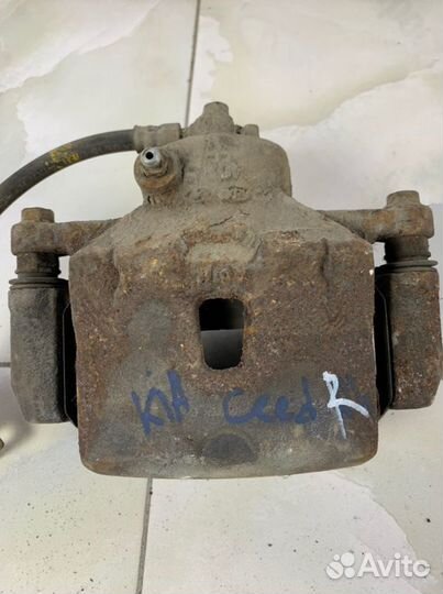 Суппорт передний правый Kia Ceed JD 2012-2017