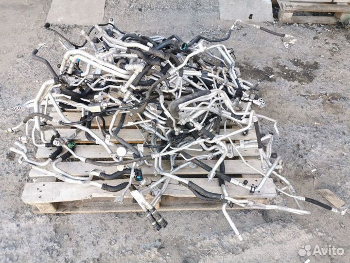 Трубка кондиционера Land Rover Range Rover Velar