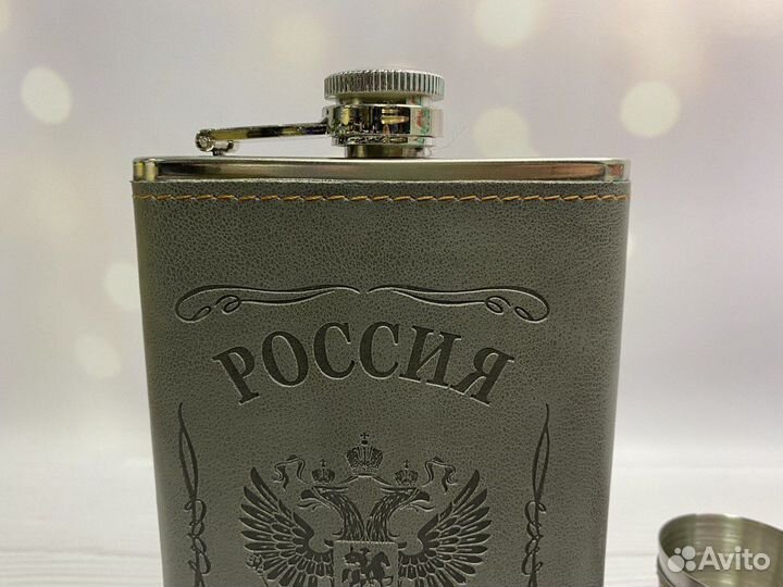 Фляжка со стопками