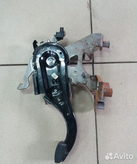 Педаль стояночного тормоза Mazda CX 7