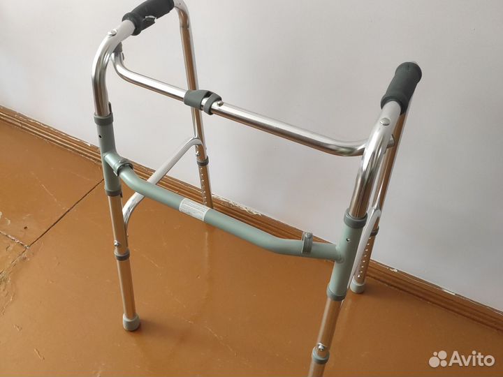 Ходунки для взрослых шагающие