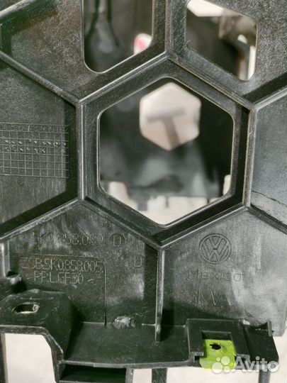 Крепление магнитофона Volkswagen Golf универсал