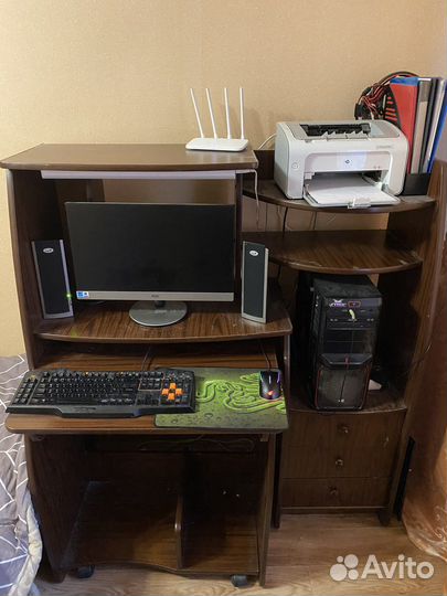 Компьютерный стол