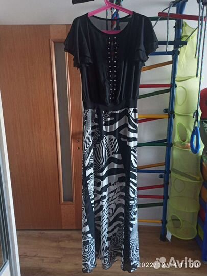 Нарядные платья 44 р