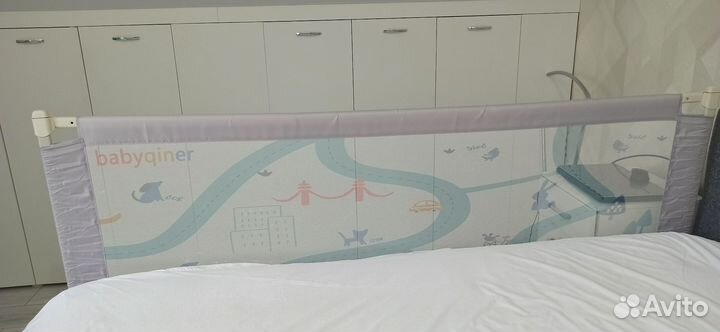 Бортик на кровать защитный