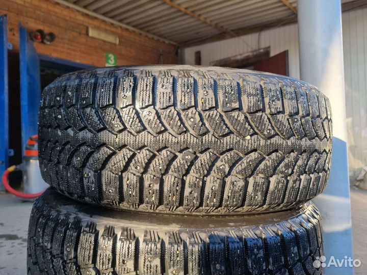 Bridgestone Blizzak Spike-01 215/55 R17