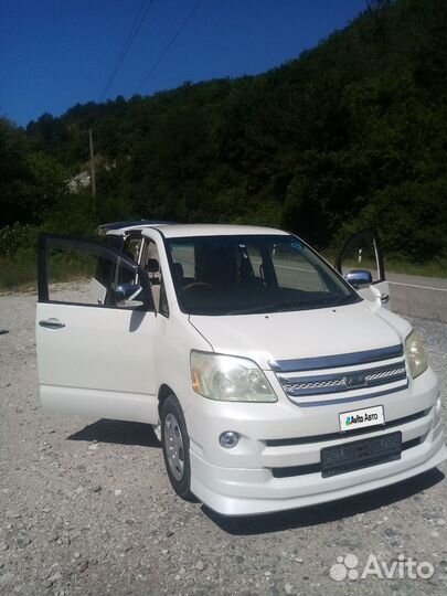 Toyota Noah 2.0 AT, 2006, 104 000 км