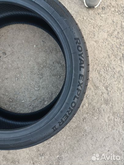 Royal Black Royal Explorer II 235/45 R20