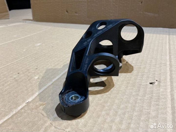 Кронштейн тросов кпп Skoda Rapid CWV 2018